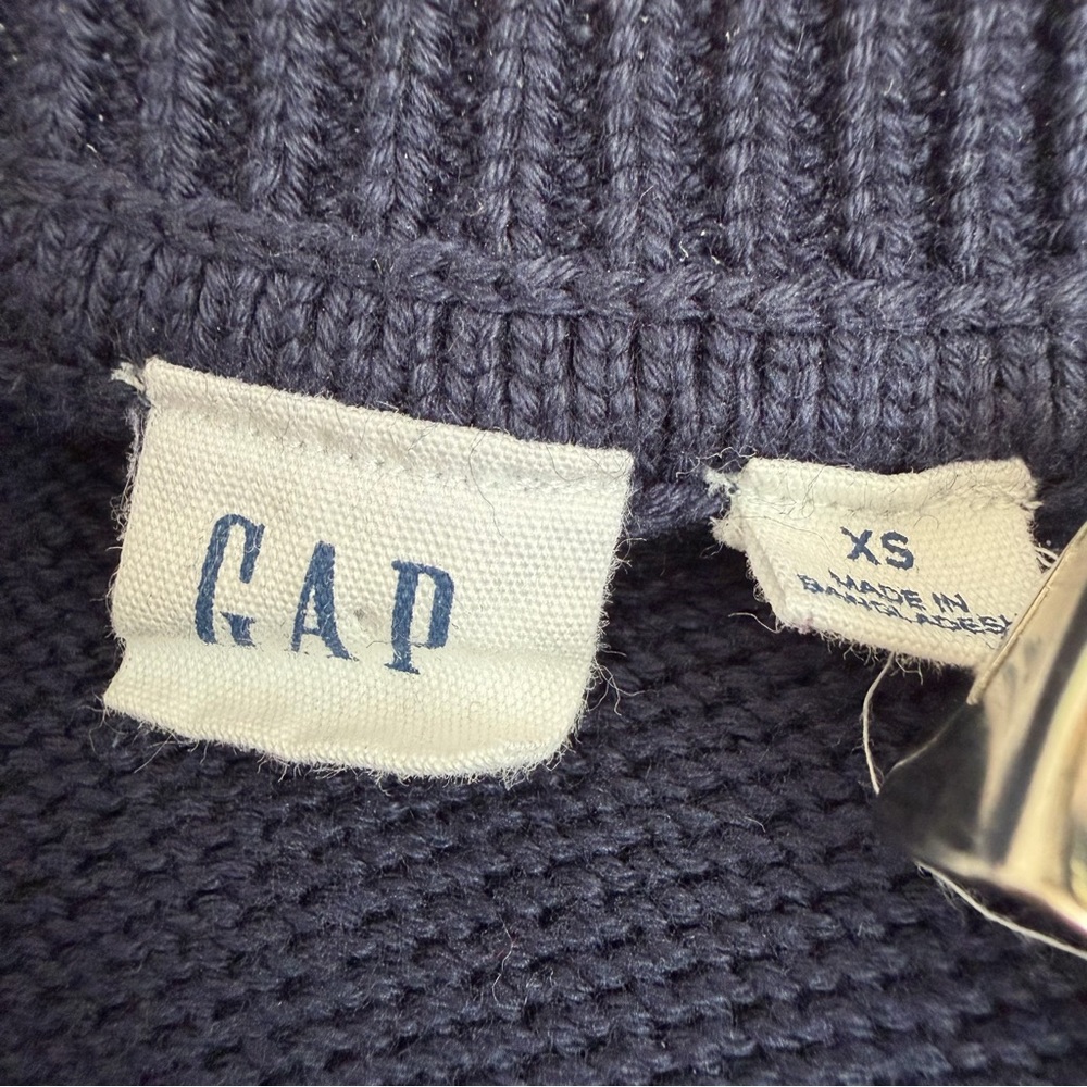 LIKE NEW GAP 100% Cotton Split-Hem Crewneck Sweater Navy and Multicolor Stripe - Picture 7 of 10